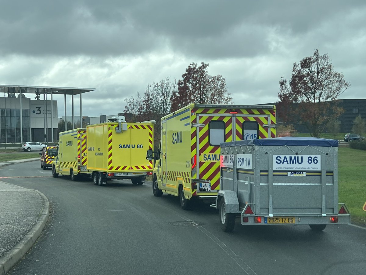HenriDelelis's tweet photo. 🚑🚨EXERCICE EXERCICE EXERCICE , Procédure NOVI Nombreuses victimes, gestion de crise , de l’appel et l’alerte jusqu’à l’organisation dans l’hôpital 🏥 #entrainement #multiservices #SAMU86 #CUMP86
@CHU_de_Poitiers @CHLaborit @sdis86 #AASC86 @ARSNA_DD86 @Prefet86 https://t.co/PugveezaZp