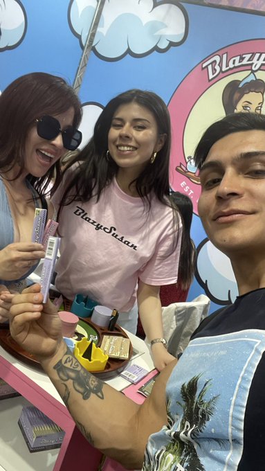 Menuda expow33d, pr&oacute;ximo a&ntilde;o nos vemos all&aacute; tmb 🫶🏼😳 https://t.co/Hjvtx2RHck
