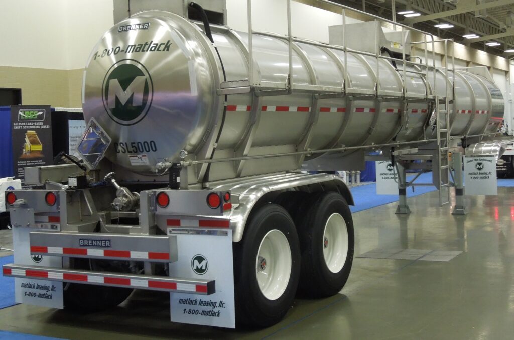 matlack_leasing's tweet photo. 🚛 #DOT412 tanker trailers are essential equipment for #IndustrialTransport of #BulkLiquid materials:

🧪 Chemical
🏭 Manufacturing
🌱 Agriculture

Learn more:

https://t.co/45IU8hAXqd

#MatlackLeasing https://t.co/zK5IPwRRLw