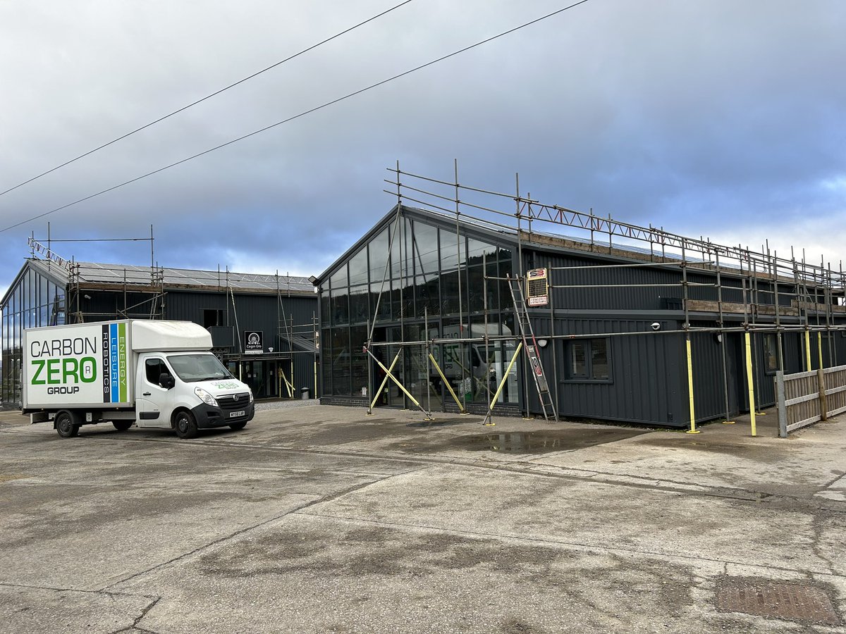 CarbonZeroR's tweet photo. We just love helping @ZipWorldUK Go Carbon Zero 💚

Just waiting for the large 3 phase off grid battery to be delivered. https://t.co/mHOaqoA1Gu