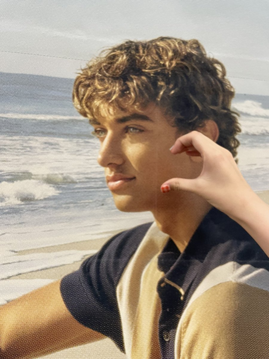 パリの地下鉄にもデカデカと広告あったからしっかりオタクしてきた