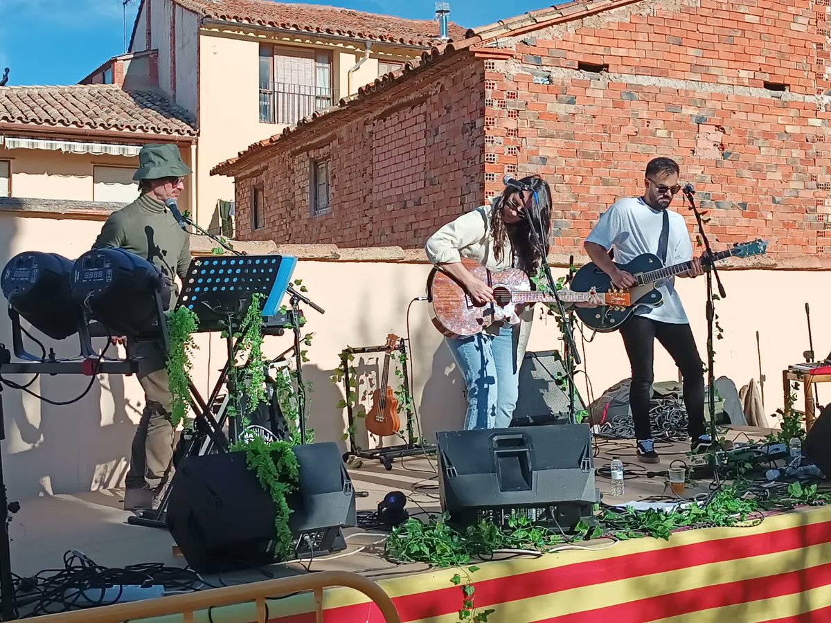 AytoAguaviva's tweet image. 🎸 El espacio de animación #musical, que contó con las actuaciones de @maquinadturing, #DobleEmbrague y #Superpop, volvió a convertirse, junto con la zona #gastronómica, en el verdadero corazón de la #FeriaAguaviva2023

#AiguaivaEsColor #AiguaivaEsCultura