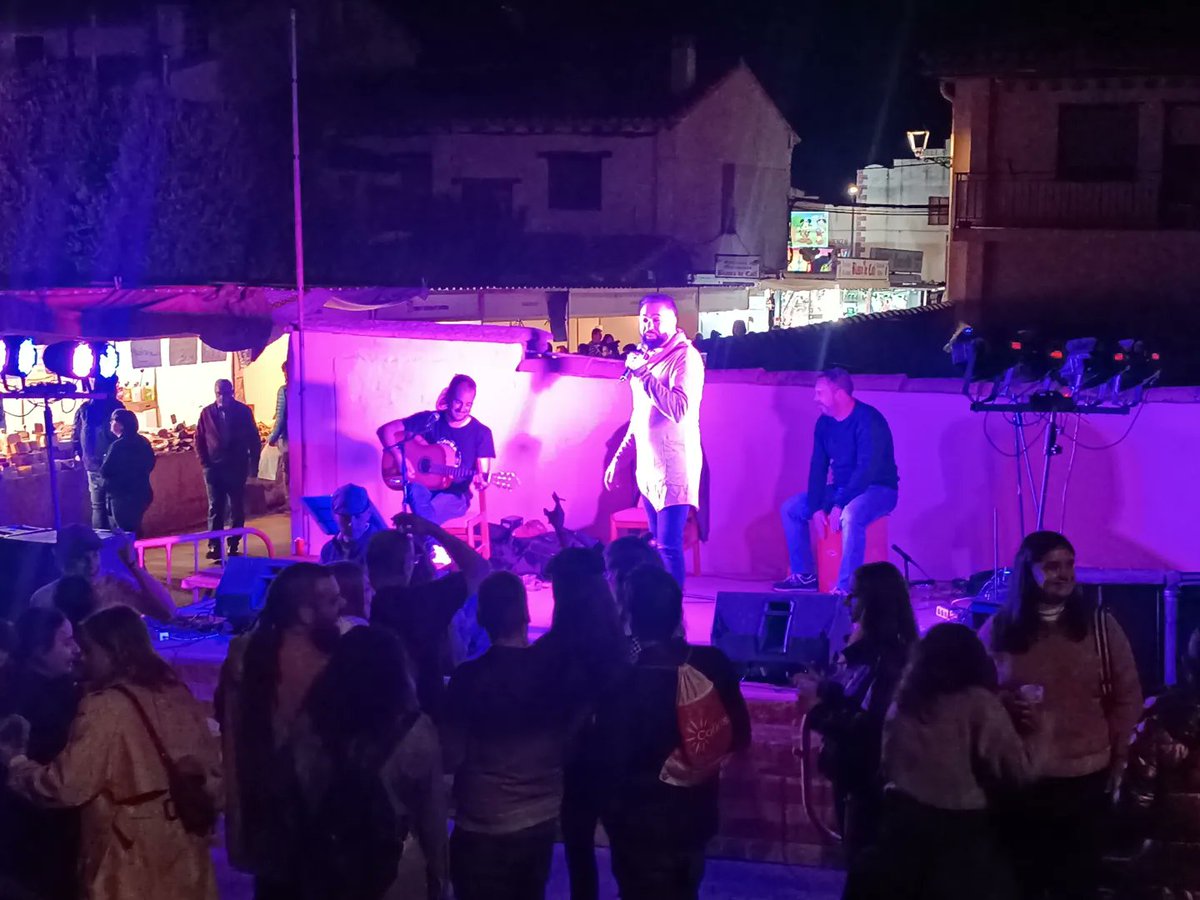 AytoAguaviva's tweet image. 🎸 El espacio de animación #musical, que contó con las actuaciones de @maquinadturing, #DobleEmbrague y #Superpop, volvió a convertirse, junto con la zona #gastronómica, en el verdadero corazón de la #FeriaAguaviva2023

#AiguaivaEsColor #AiguaivaEsCultura