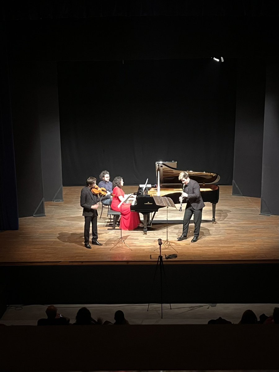 Soconcerti's tweet photo. Spazio ai #giovani #talenti! 🎶
Ieri sera, al Teatro Rosetum, concerto dei nuovi Artisti in Residenza #air della Fondazione che si sono confrontati con il genio di #mozart. 
Prova superata con grande #passione e #coraggio! 👏🏻 https://t.co/bhUChUv8Xw