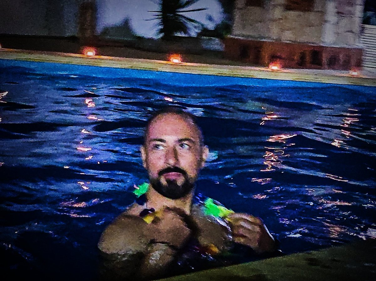 AndrewforReals's tweet photo. Sguardi
#summer #photography #pool #scatti #occhi #eyes https://t.co/wUO2wFKqYZ