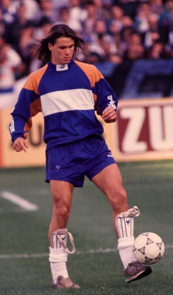 futbolretroes's tweet photo. ¿Tuviste ese tipo de espinilleras? Durante los 90 fueron las que mandaban en todos los vestuarios de los equipos de barrio y en todos los campos de tierra de la época https://t.co/0sxDLU9iBz