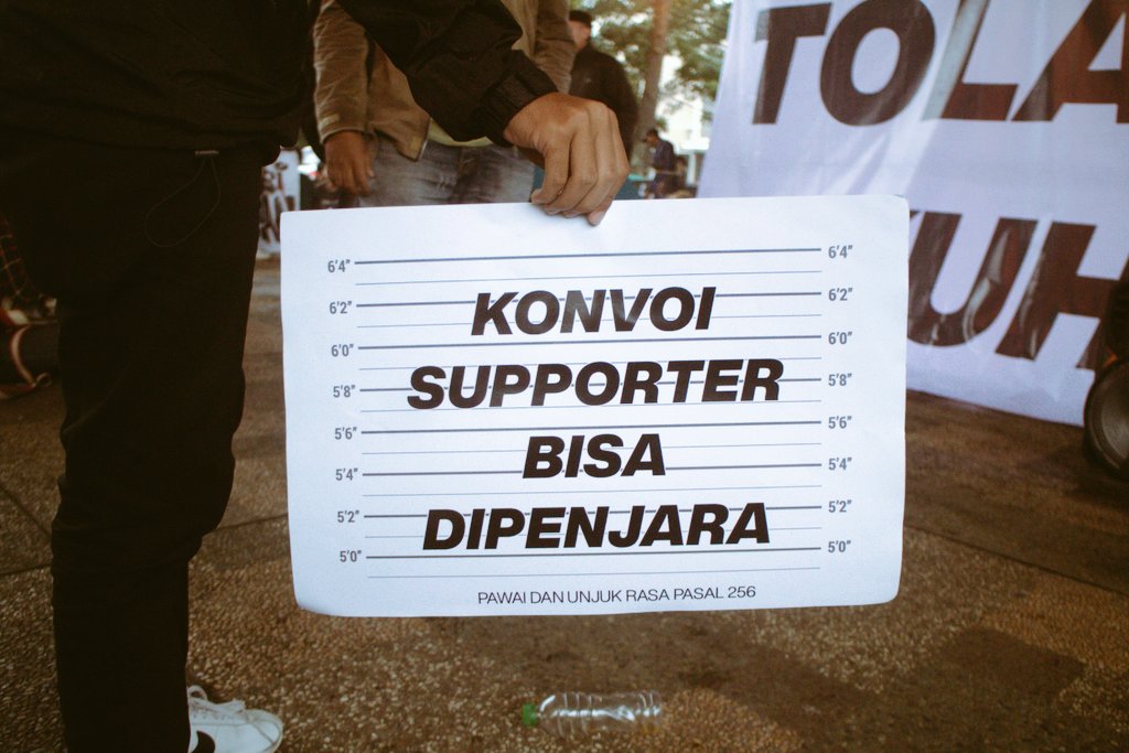 BSA_1933's tweet photo. @footballtrophik #Tiba2Dipenjara padahal belum konvoi https://t.co/T9r8WHbJPq
