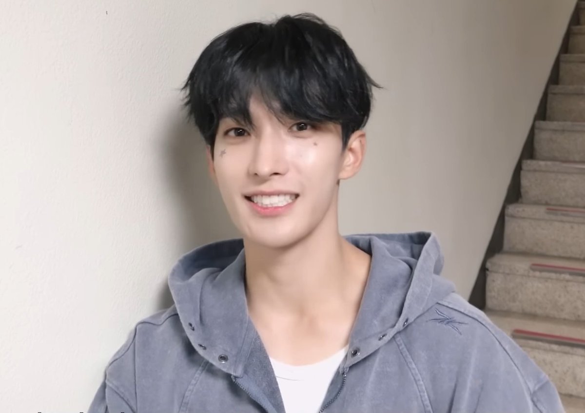 kyeomties's tweet photo. casual dokyeom and his star cheeks ✨ so pretty https://t.co/z0wpCXx16C