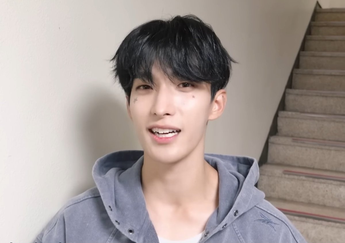 kyeomties's tweet photo. casual dokyeom and his star cheeks ✨ so pretty https://t.co/z0wpCXx16C