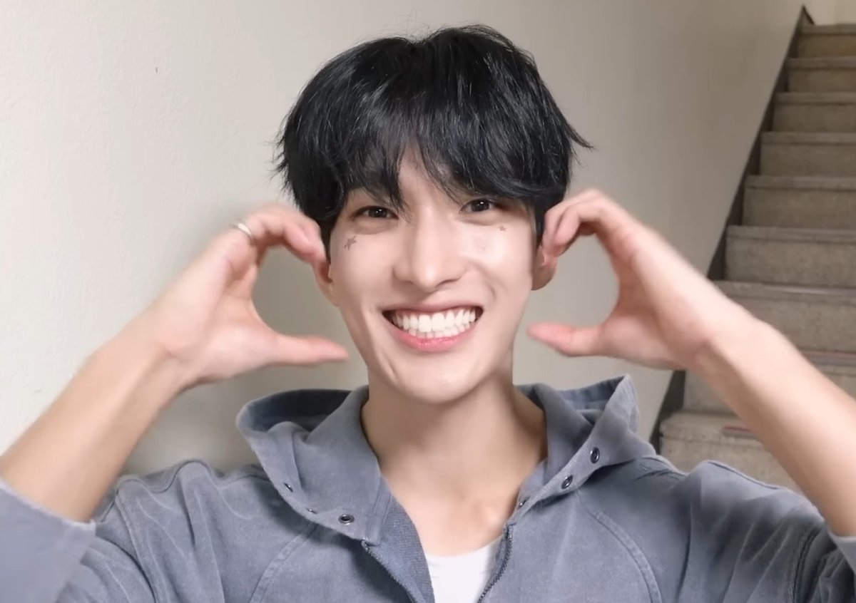 kyeomties's tweet photo. casual dokyeom and his star cheeks ✨ so pretty https://t.co/z0wpCXx16C