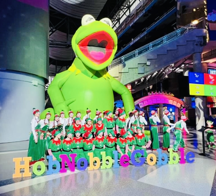 Students from the Association of Recreation & Event Professionals (AREP) made their annual pilgrimage to Detroit and Ford Field to volunteer for Hob Nobble Gobble, the premier fundraiser for America’s Thanksgiving Parade! 🔥👆@paradeco @cmuniversity @cmuehs @cmualumni @fordfield