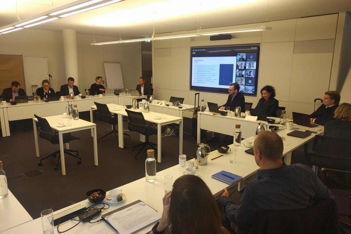 Sitzung des Rechtsausschusses des @DFVBerlin bei <a href="/EngelVoelkersHQ/">ENGEL & VÖLKERS Global</a> in der Hamburger Hafencity.