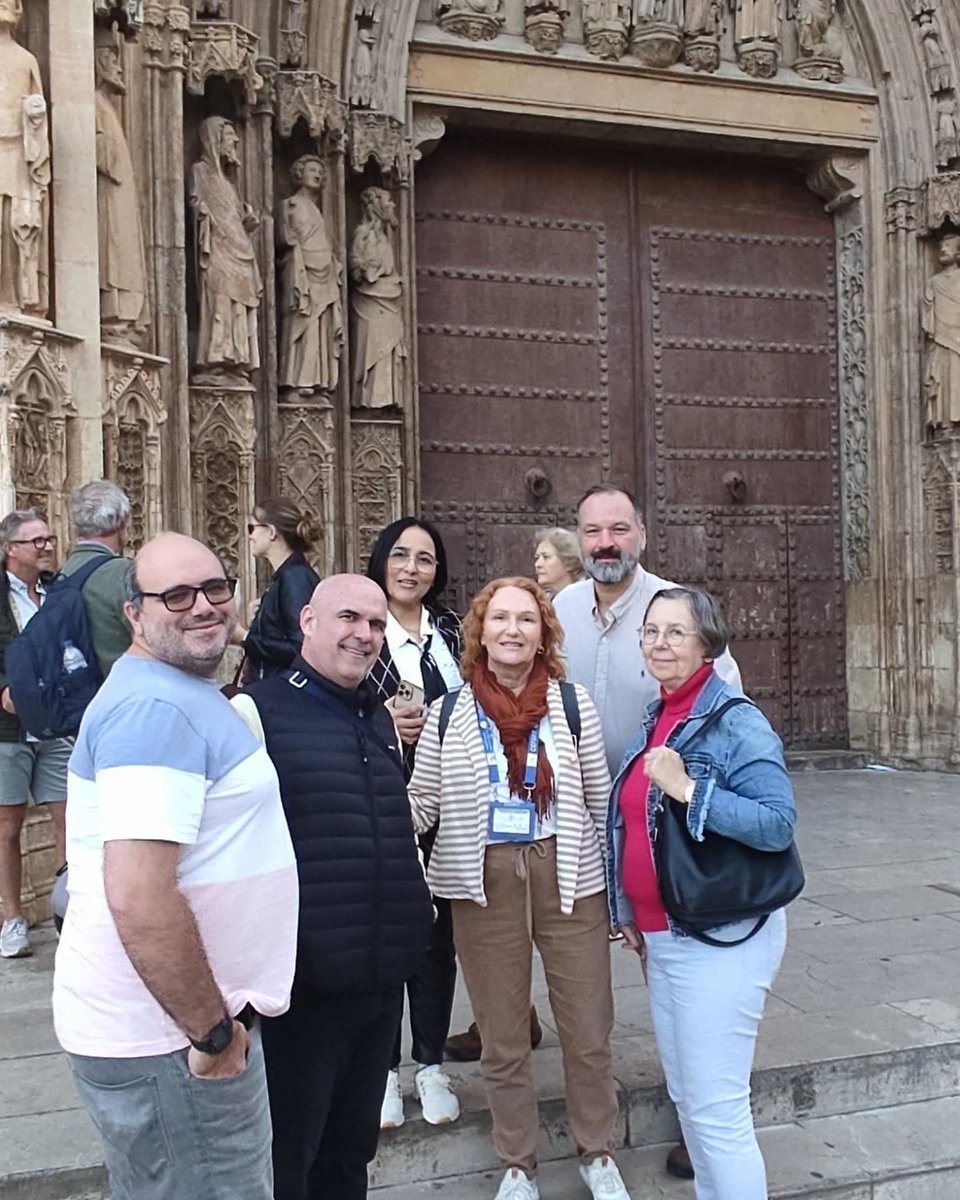 GVAturisme's tweet photo. #FamTrip ¡Aprender Español en la @c_valenciana! 

😃Operadores de Brasil, Polonia, Irán y Marruecos visitan Castellón, Valencia y Alicante. 

👩‍🏫La CV tiene 18 escuelas de @ComunidadFedele y somos uno de los principales destinos de #TurismoIdiomático https://t.co/0EGCd8gKrw