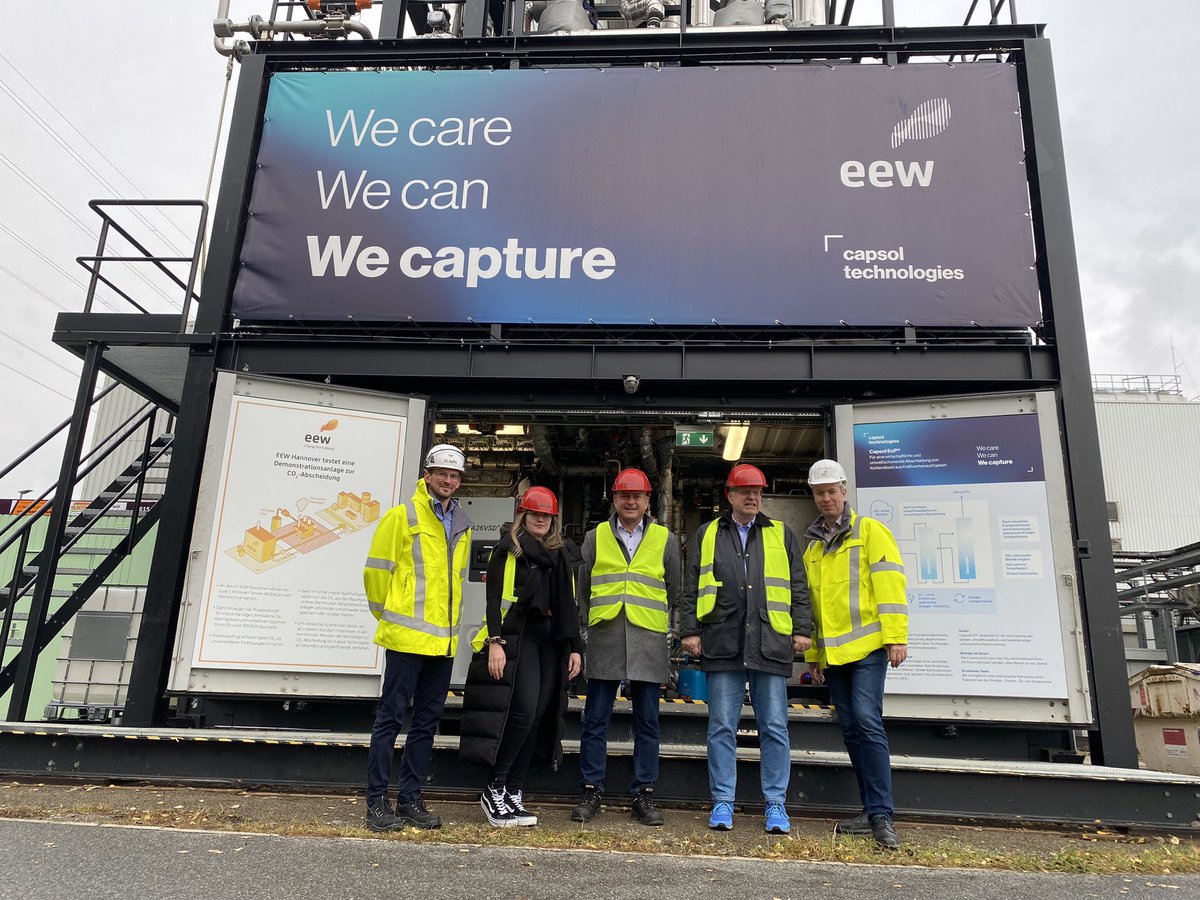 Gemeinsam mit den Sprecherkollegen der AG Kommunikation der #ITAD haben wir heute bei @eew_group in Hannover zur  Rolle von #CCU für eine klimaneutrale thermische Abfallverwertung der Zukunft diskutiert. Spannend der Blick hinter die Kulissen der 1. Pilotanlage in Niedersachsen.