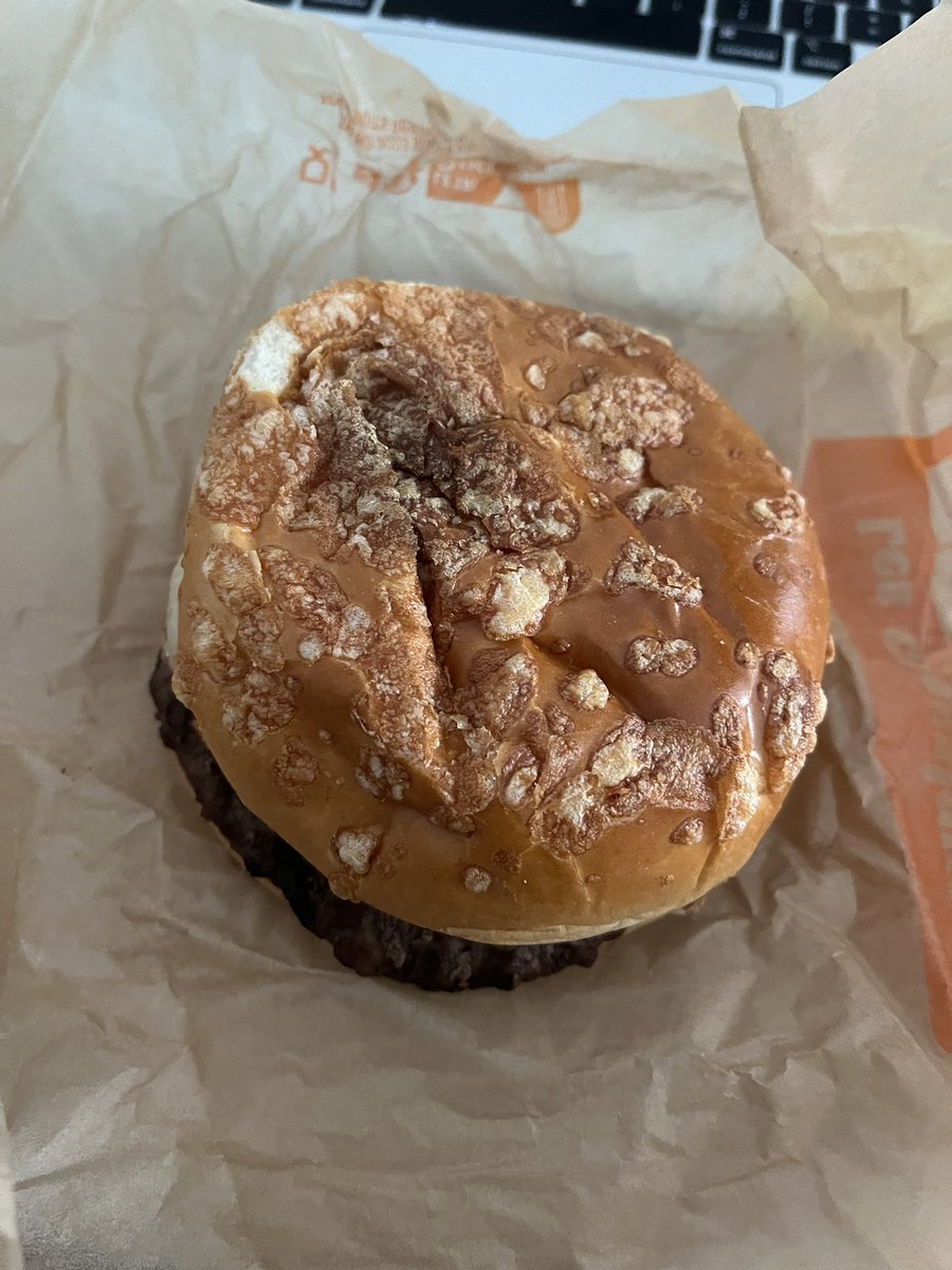 chickcorn's tweet photo. Euh… 🤢 @BurgerKingFR #BK https://t.co/F7YdJdJzoZ