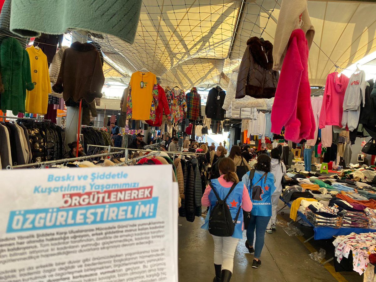 ydkresmi's tweet photo. Kadıköy Salı Pazarı ve Gazi Mahallesi’ndeki bildiri dağıtımlarında kadınlara 25 Kasım’da Mecidiyeköy’de buluşma ve örgütlenme çağrıları yaptık. https://t.co/BxsHeL0SDz