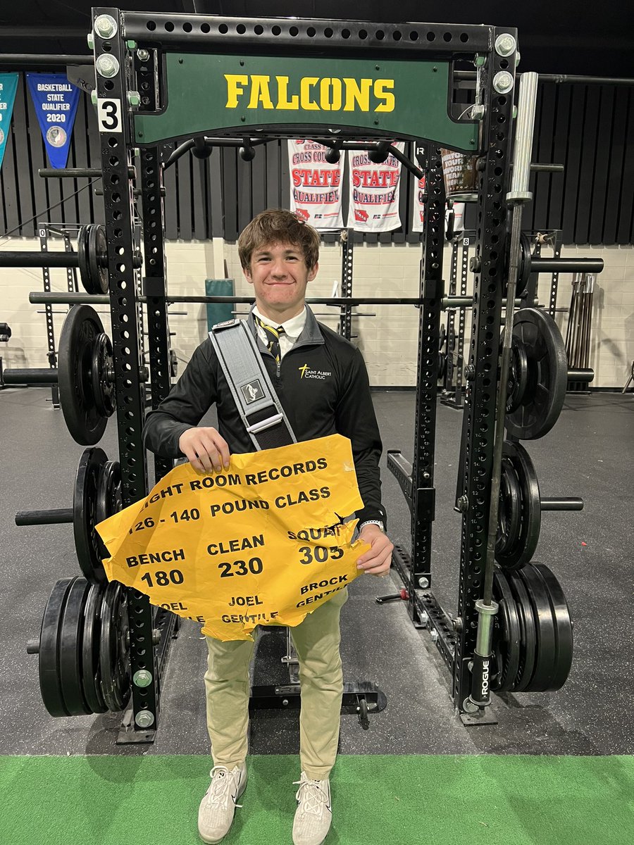 🚨🚨Record Breaking News 🚨🚨

Sophomore Kyle Irwin breaks a 22 Year Old record for the 126LB - 140LB weight class with a back squat of 315LBS. 

The record was previously held by current Defensive Backs Coach and SA Alum Brock Gentile.