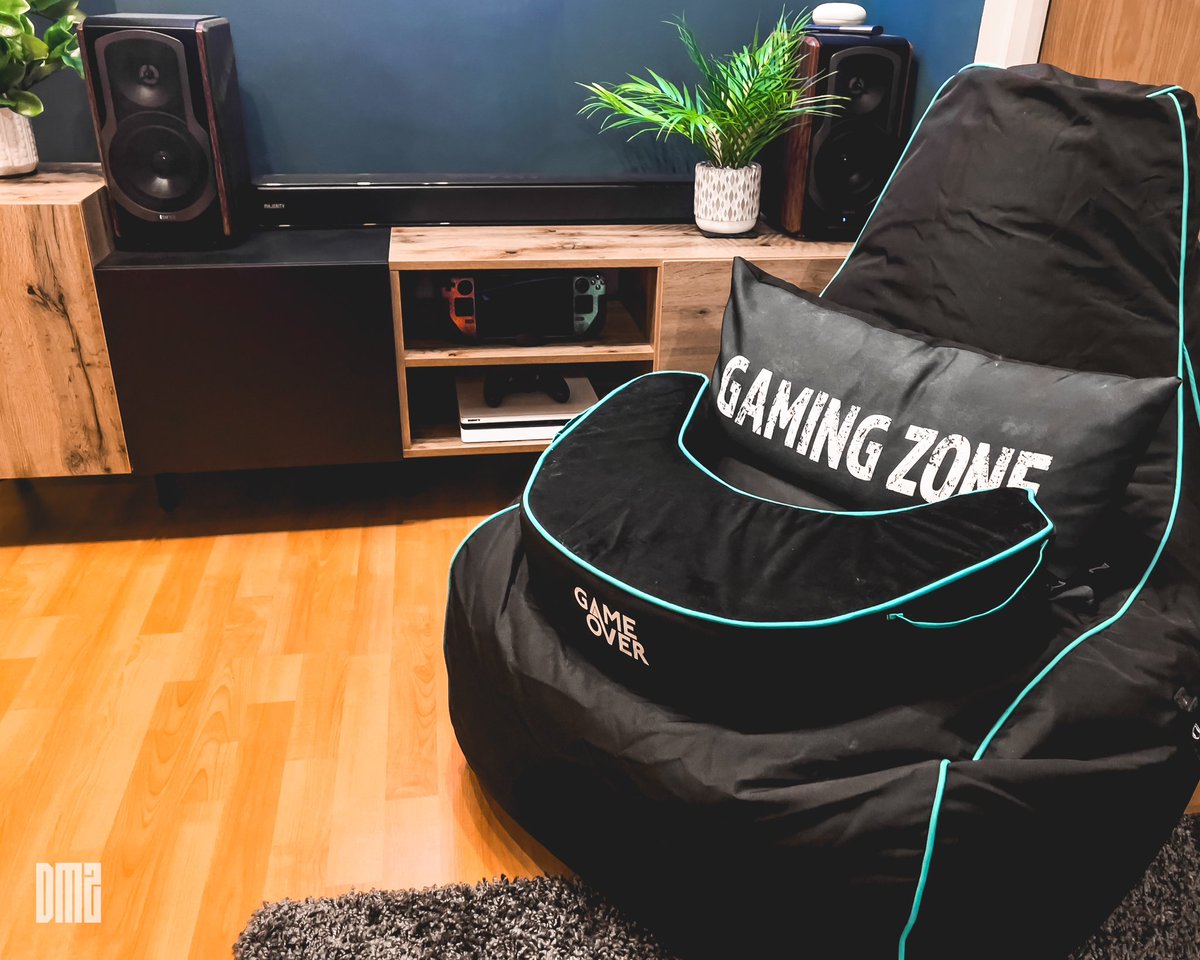 PressNatToStart's tweet image. The living room setup is coming along nicely, adding some lighting soon too ☺️ 

It’s all coming together very nicely! #homesetups #decor #comfyspace