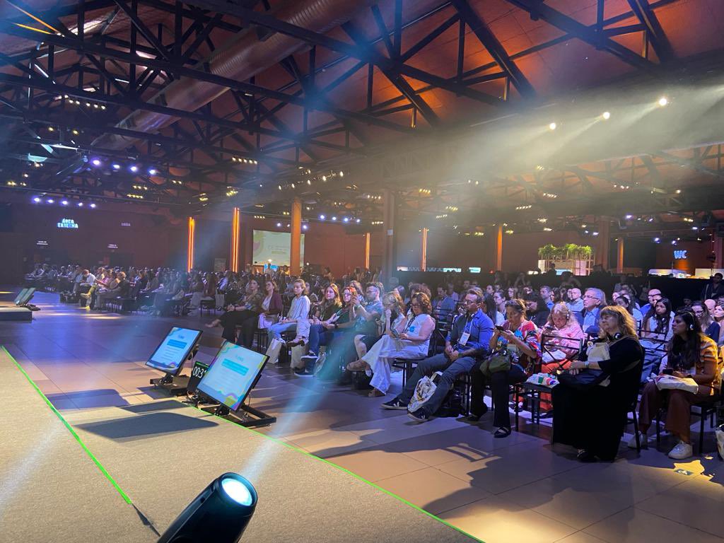 pluraleemsite's tweet photo. Começando agora, em São Paulo, mais uma Conferência do @institutoethos - Especial 25 anos. Uau! Parabéns! Fotos da nossa Virgínia Queiroz, que tb faz parte desta história , assim como tds nós. #institutoethos  @nossasaopaulo @GIFE @aberje @abatransformar @cebds @climaesociedade https://t.co/8NLFIYO9Dm