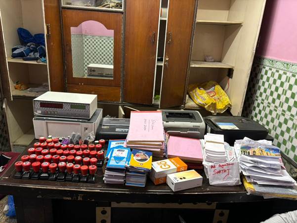 PIB_India's tweet photo. #CGST Delhi East Commissionerate busts a syndicate of 48 fake firms availing fraudulent ITC of over ₹199 crores in “Operation Clean Sweep”, 3 arrested 

In the first wave of the operation, a total of 48 fake/bogus firms , either non-existent or paper firms, have been identified that were dealing in bogus invoices

Read here: https://t.co/t2fZ13ZF5d