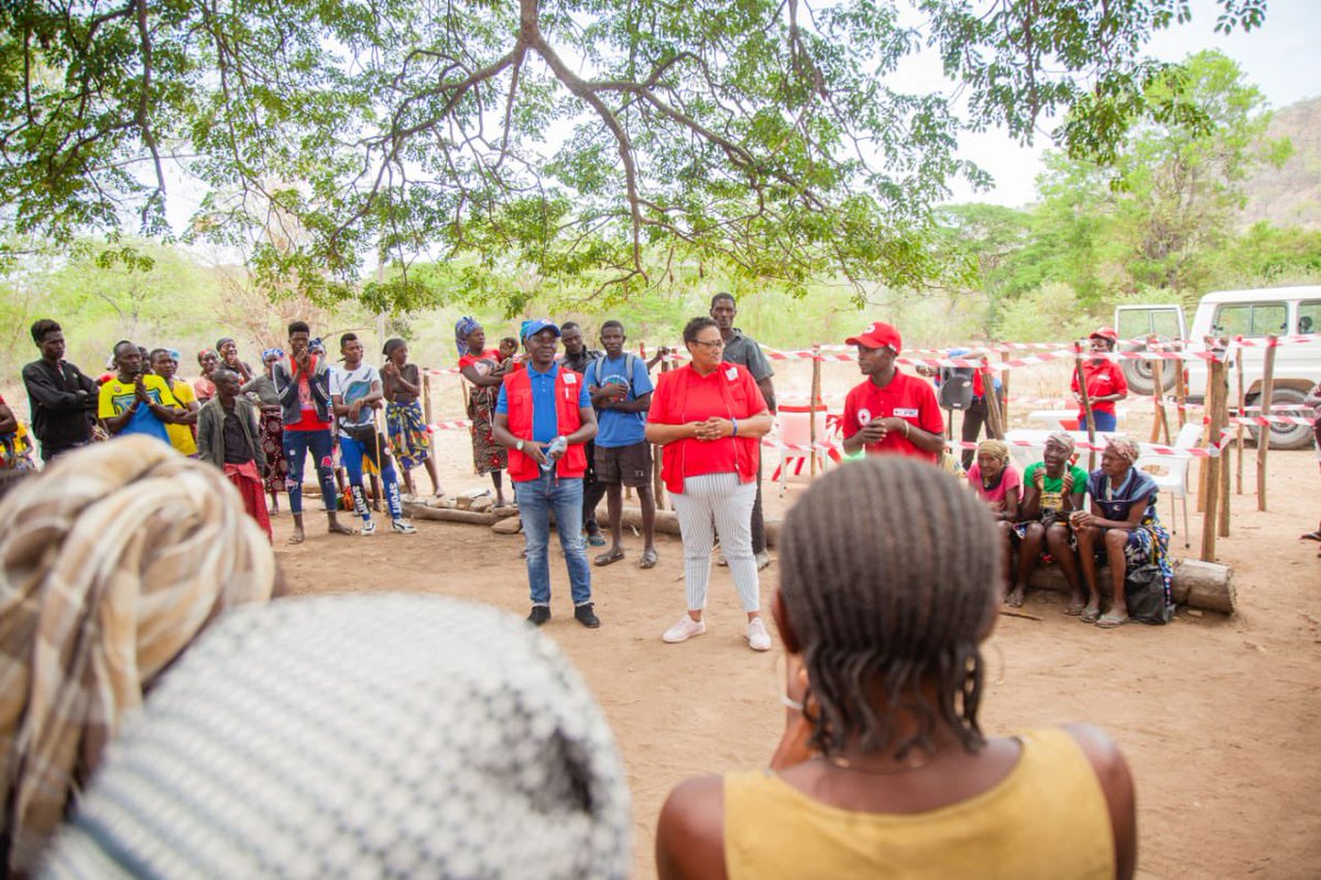Angola RC 🇦🇴 has successfully wrapped up the 4th cash distribution for 600 households in Cunene &amp; Huila! Joy &amp; gratitude fill the air, reflecting the impact of the <a href="/ifrc/">IFRC</a> Africa Hunger Crisis Appeal. Still, the journey ahead is vast, and every helping hand counts. #CruzVermelha ❤️
