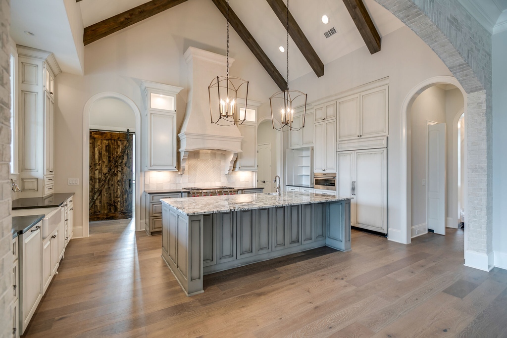 Give a cozy Thanksgiving meal a Michelin touch in this breathtaking chef’s kitchen.

#legendhomes #legendarylifestyles #customhomes #luxuryhomes #livealegend #nashvillerealestate #interiordesign #homebuilder #customhomebuilder #nashvillebuilder
