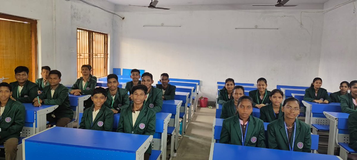 #JanjatiyaGauravDivas
- #JanjatiyaGauravDivas2023
- #ViksitBharatSankalpYatra
A Quiz competition has been conducted in EMRS CHANDRAPUR