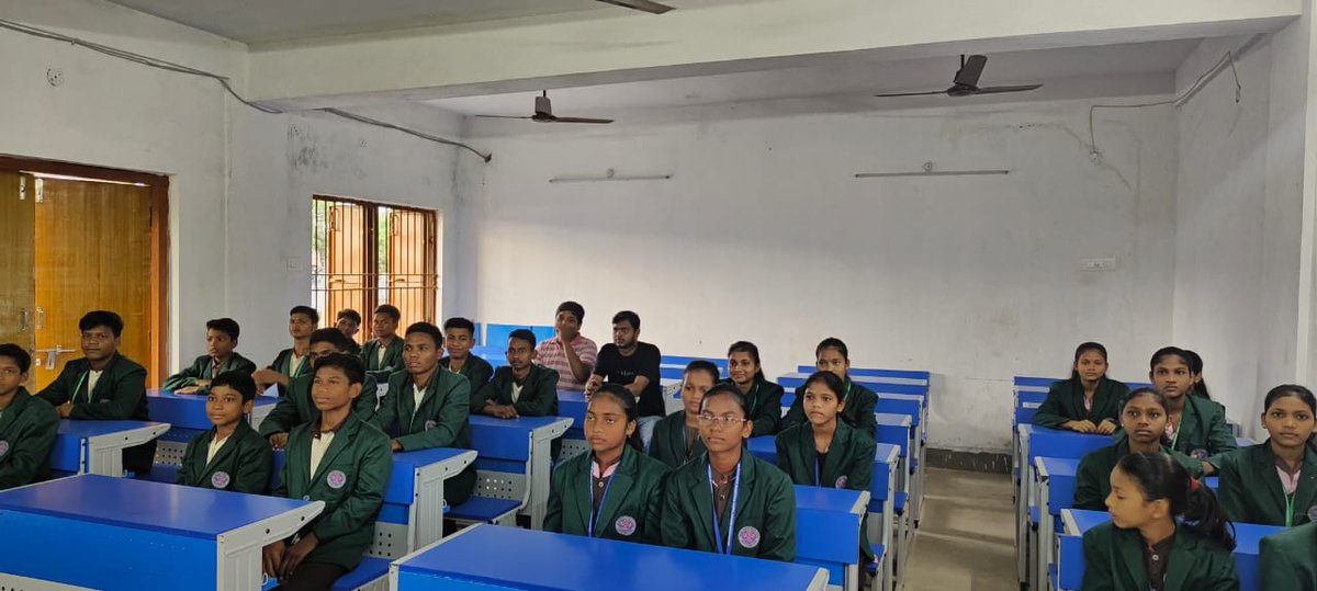 EmrsChandrapur's tweet photo. #JanjatiyaGauravDivas
- #JanjatiyaGauravDivas2023
- #ViksitBharatSankalpYatra
A Quiz competition has been conducted in EMRS CHANDRAPUR https://t.co/0OlnZflD22