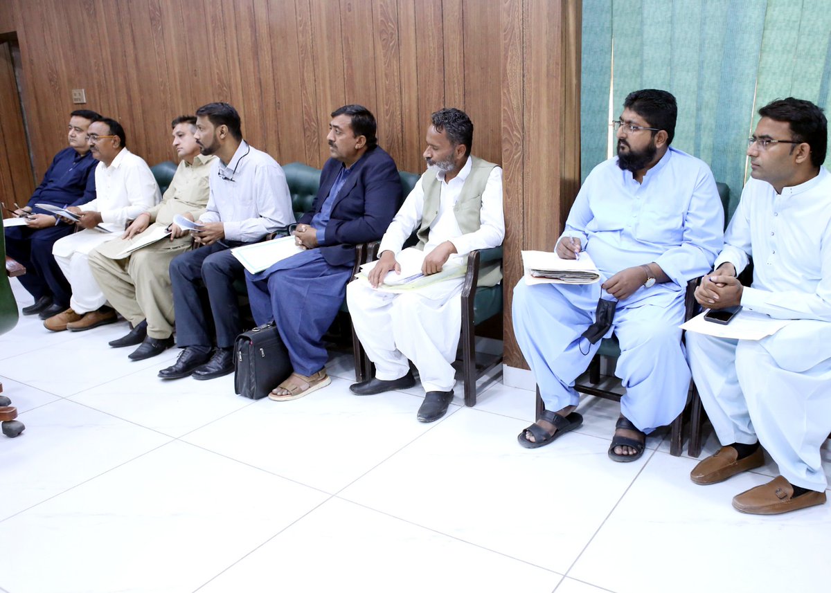 tmcmalir07's tweet photo. چیئرمین ملیرٹاؤن جان محمدبلوچ،وائس چیئرمین ملیرٹاؤن سیدمزمل شاہ محکمہ ٹیکسیشن سےکارکردگی کےحوالےسے میٹنگ, 
اس موقع پر میونسپل کمشنرآغاسمیرخان درانی،ڈائریکٹرٹیکسیشن نصراللہ سرکی،ڈائریکٹرایڈمنسٹریشن محمدشریف راہوپوٹو،سینئراکاؤنٹ آفیسرجاویدابڑوبھی موجود
@BBhuttoZardari 
#Karachi https://t.co/CvoAxNWYV2