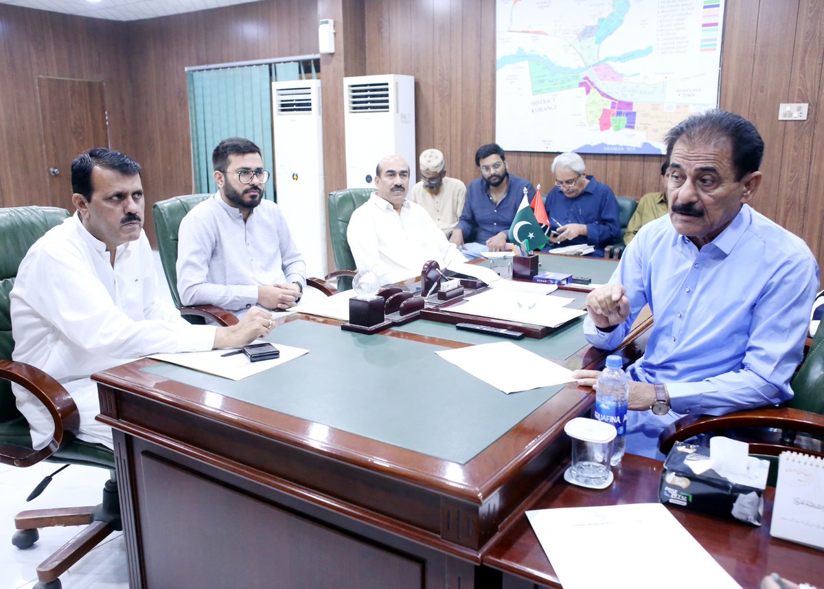 tmcmalir07's tweet photo. چیئرمین ملیرٹاؤن جان محمدبلوچ،وائس چیئرمین ملیرٹاؤن سیدمزمل شاہ محکمہ ٹیکسیشن سےکارکردگی کےحوالےسے میٹنگ, 
اس موقع پر میونسپل کمشنرآغاسمیرخان درانی،ڈائریکٹرٹیکسیشن نصراللہ سرکی،ڈائریکٹرایڈمنسٹریشن محمدشریف راہوپوٹو،سینئراکاؤنٹ آفیسرجاویدابڑوبھی موجود
@BBhuttoZardari 
#Karachi https://t.co/CvoAxNWYV2
