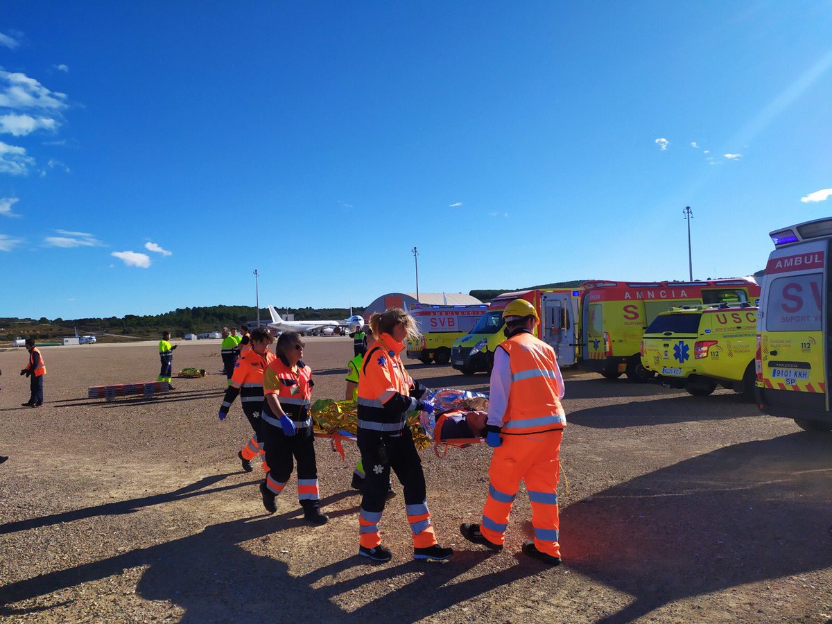 L'aeroport de Castelló avalua la seua capacitat de resposta i de coordinació de mitjans en un simulacre d'accident aeri 🚒🚓🚑 🚨 L’operatiu ha recreat una intervenció després del sinistre d'un avió comercial 📄 onx.la/ab8fe