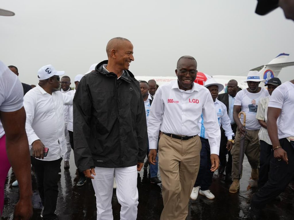 Ensemble_MK's tweet image. Le Candidat Président @moise_katumbi est arrivé à #BUTA dans la Province de #BAS_UELE pour la Camapagne électorale!
Dans sa délégation; les autres Candidats PR qui se sont ralliés à la Candidature du N° 3️⃣ !
#Campagne_électorale #RDC 🇨🇩