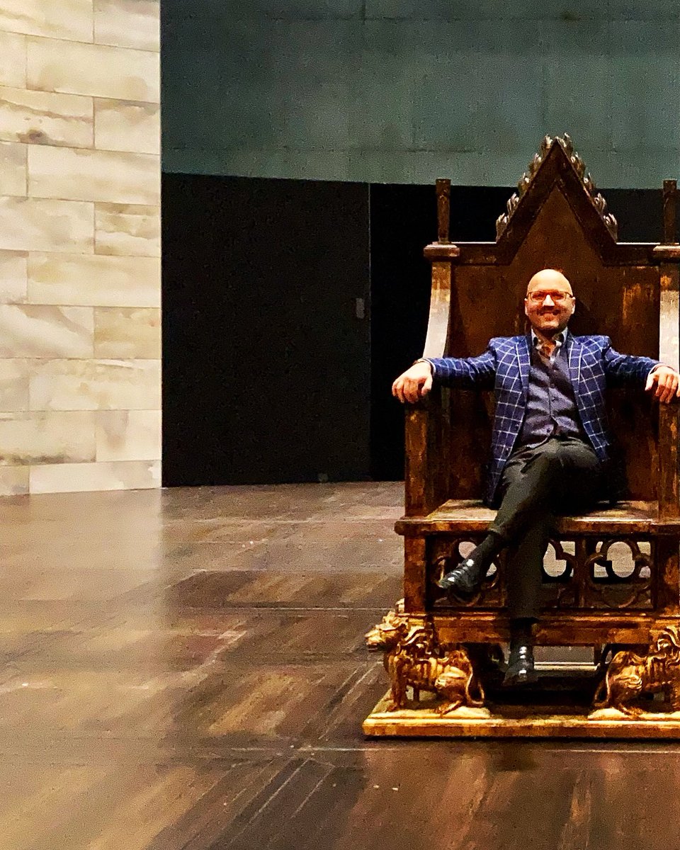 Rehearsals on stage, finally me instead of #Henry8 on the throne 😇🤴🏼
.
.

.
#berlinlife #likeberlin #onlineberlin #berlinlove #berlinstreets #berlincity #berlinwelt #helloberlin #berlin #ichliebeberlin #annabolena #donizetti #belcanto @PSMusicBerlin @deutsche_oper #throne