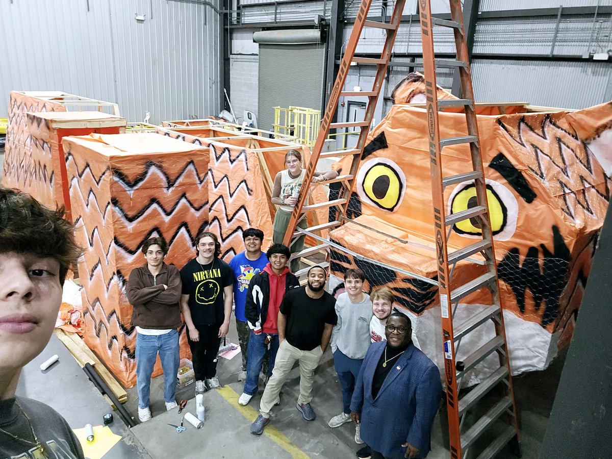 Geaux_Rex's tweet photo. Last night...a little pre-game celebration! Great job students. #TigerBurn @GamecockEnt @UofSCstudents @UofSC @GamecockFB https://t.co/qUexyz5Rb9