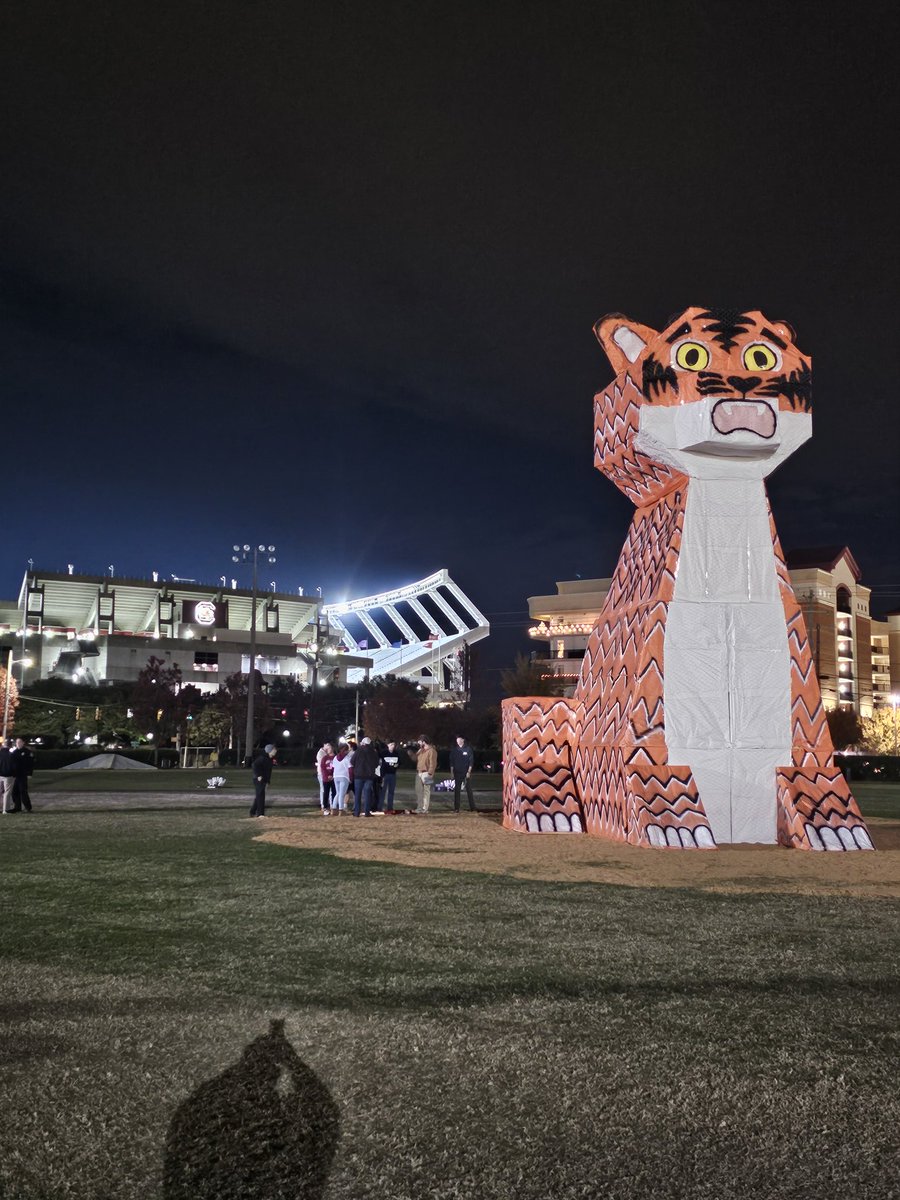 Geaux_Rex's tweet photo. Last night...a little pre-game celebration! Great job students. #TigerBurn @GamecockEnt @UofSCstudents @UofSC @GamecockFB https://t.co/qUexyz5Rb9