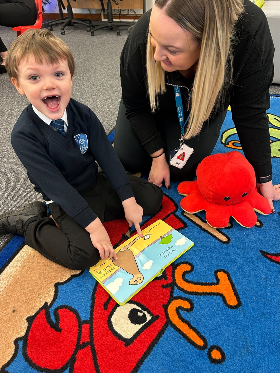 carletonparksch's tweet image. Reception class have had a lovely morning at the library today. They listened to a story, looked at books, coloured pictures and even learnt how to scan their own book. #pontefractlibrary #lovetoread #EYFS