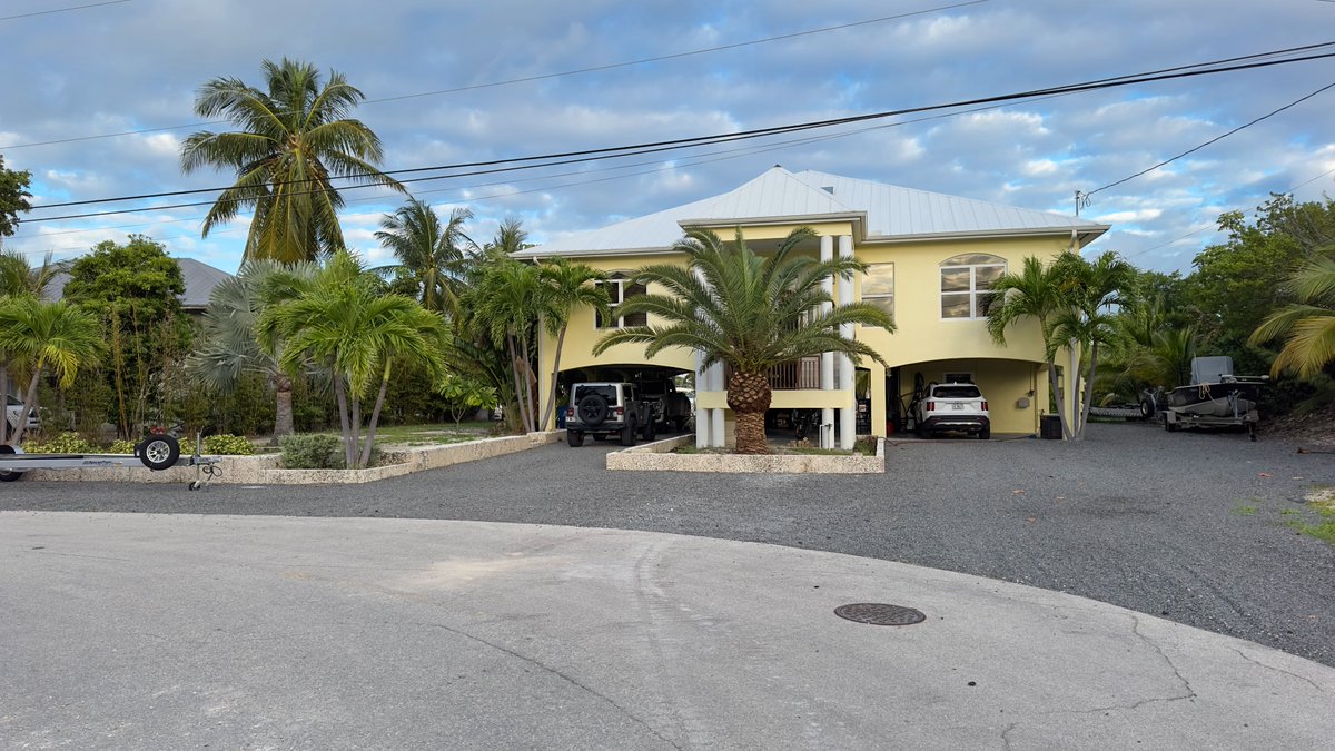 keywestfishing's tweet photo. Trying not to be ugliest yard in the Keys.. Canary Date Palm was installed yesterday.. Still working on stage 2 of landscaping project. 
#canarydatepalm #palmtrees #keysliving https://t.co/OeWzPfxjVe
