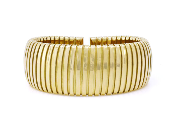 WEINGRILLJEWELS's tweet photo. Elevate your style quotient and embrace the allure of subtlety with our tubogas yellow gold cuff bracelet, an exquisite symbol of timeless elegance. 
.
.
#carloweingrill #tubogas #goldencuff #eleganceisanattitude #handmadeinitaly #withlove by #weingrill https://t.co/sIM8gCGaUk