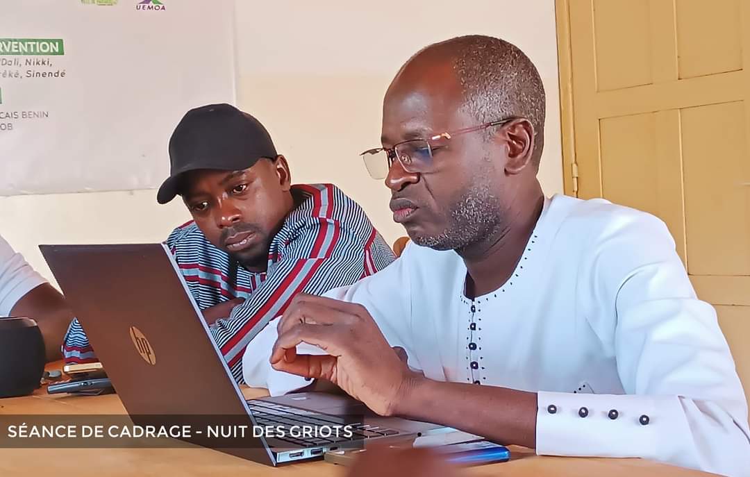 #FAG2023
Dans le cadre des préparatifs de la nuit des griots pour la prévention de l'extrémisme, une séance de cadrage a réunir les membres du comité <a href="/Parolesdafrique/">Association Paroles d'Afrique APA</a> et #ADECOB au siège
#irifou
#ARK
<a href="/DDCBenin/">Coopération suisse au Bénin</a> <a href="/ab_benin/">Blogueurs du Bénin</a> <a href="/Accescultureafr/">Accès Culture Afrique</a> <a href="/USAIDWestAfrica/">USAID West Africa</a> <a href="/UEMOA_Officiel/">UEMOA_Officiel</a> <a href="/aj2dBenin/">AJ2D-Bénin</a>