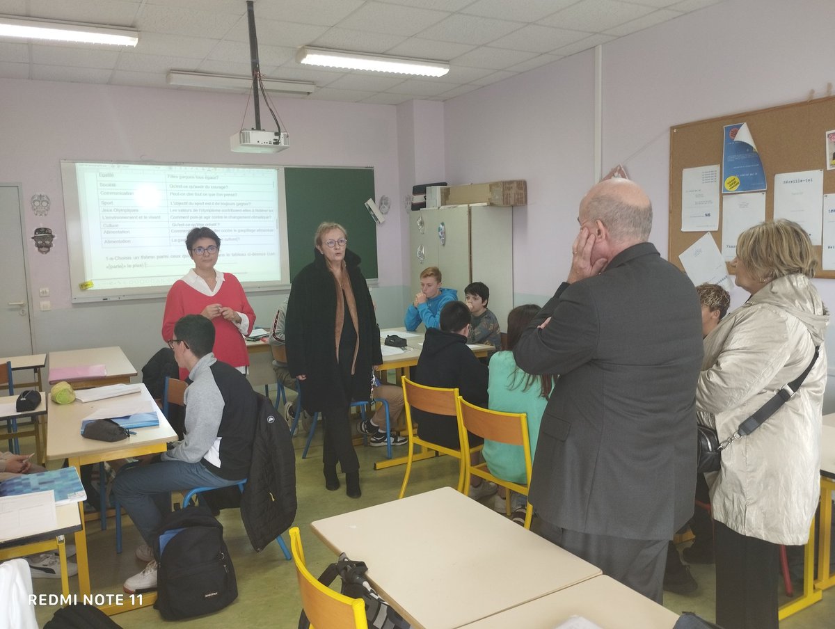 dsden16's tweet photo. Visite du collège de villebois Lavalette : un établissement rural innovant et très dynamique 
✅ Ouverture d'une galerie d'art.
✅ Création d'une classe orchestre 
✅ Participation au concours d'éloquence 
✅ Projet mythes grecs
#oralité #confianceensoi
#artsplastiques https://t.co/TAWgoXtFv3