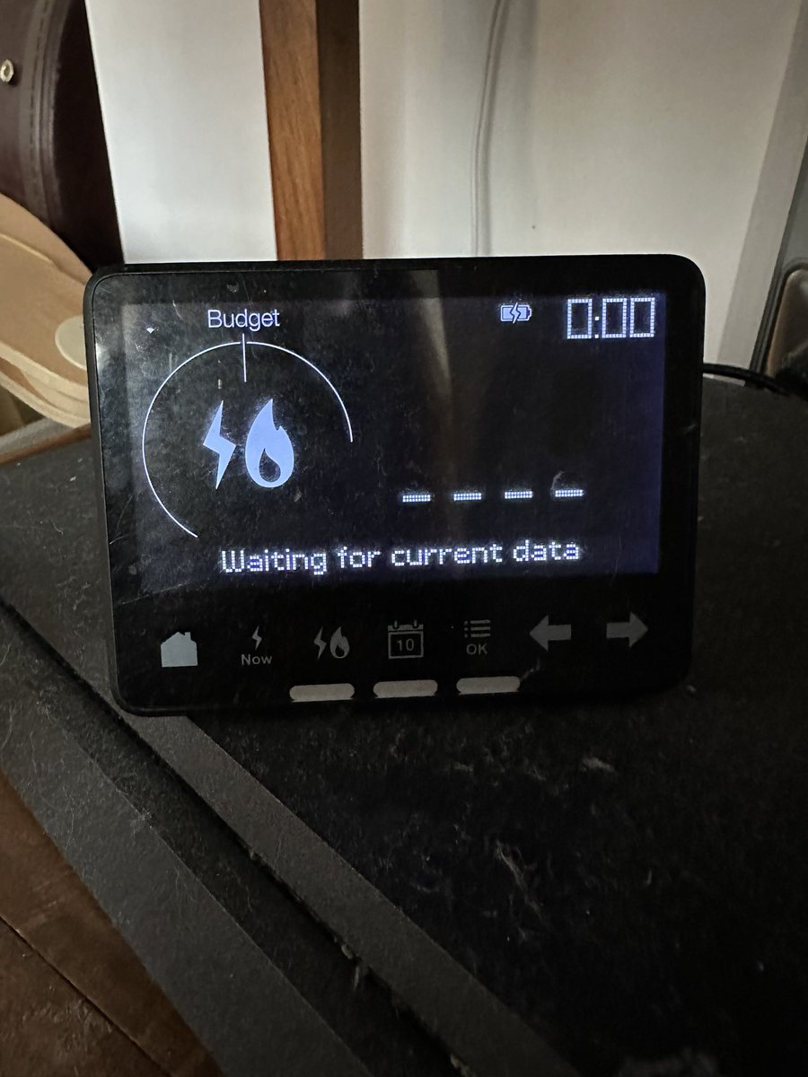 fiona_90's tweet photo. @OctopusEnergy Our smart meter monitor has lost connection with our meters in the last few days. It won’t let me do anything to check any settings or press any buttons. Can you help? https://t.co/jPMYl6HUPj