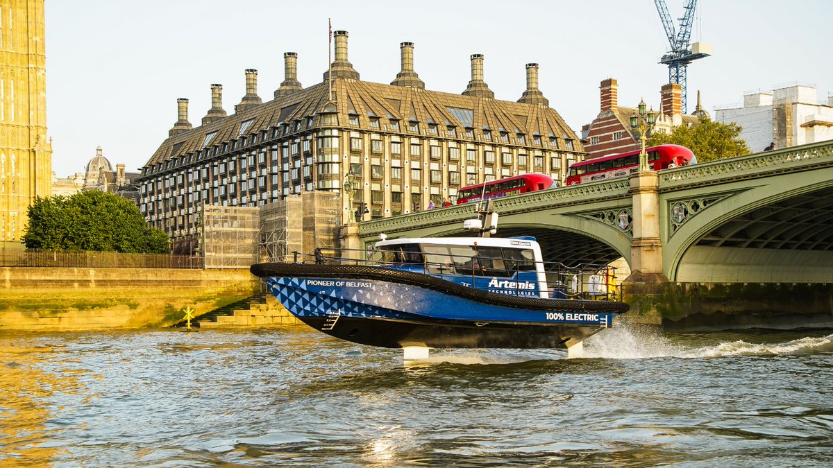 The 100% electric Artemis EF-12 Workboat produces #zeroemissions in operation, providing a more #sustainable solution to operate efficiently without contributing to air pollution in busy waterways. Find out more: bit.ly/3R8Tc2T #electricboat #workboat