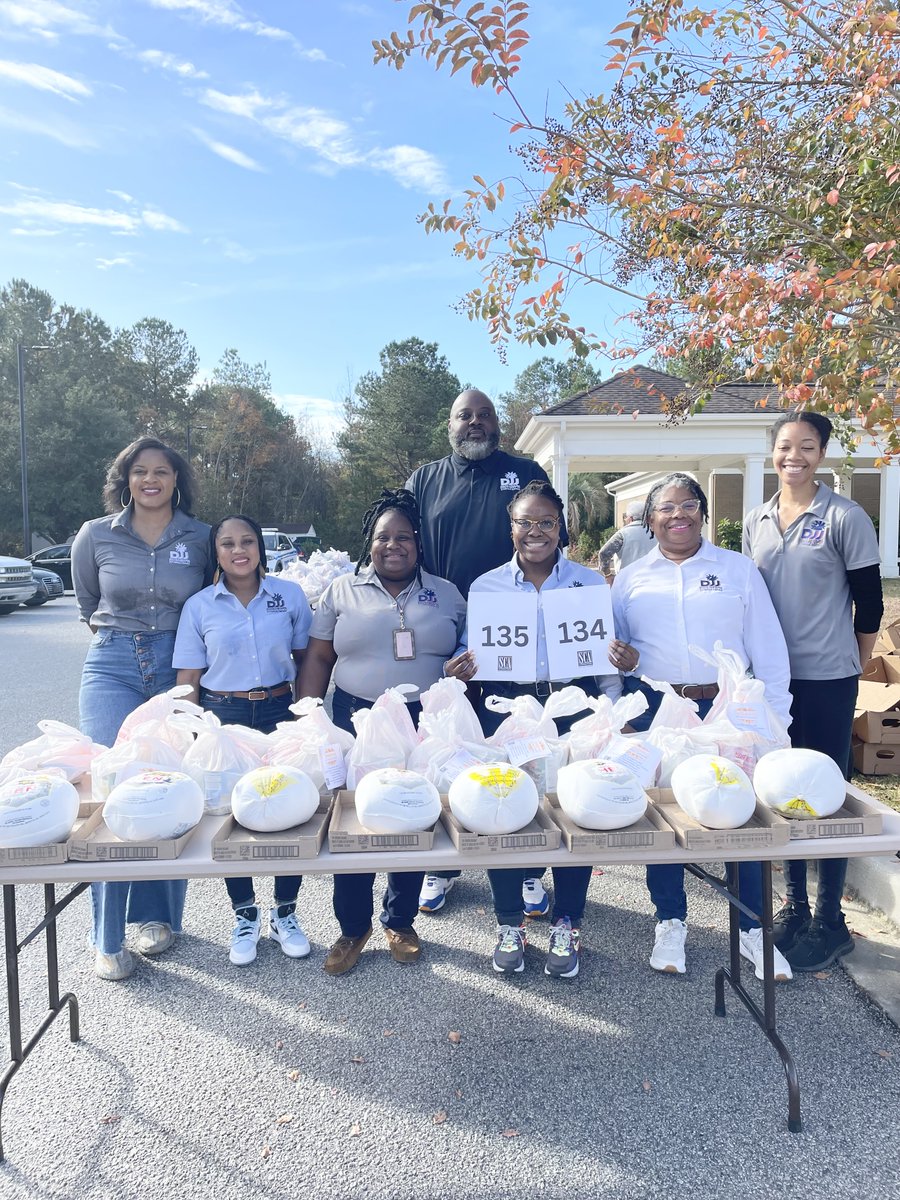Staff from the Florence County DJJ office volunteered with the Senior Citizens Assoc. of Florence at the distribution of Blessing Boxes. Food was provided to senior citizens to ensure they have a full meal at Thanksgiving. Way to go, #TeamDJJ!