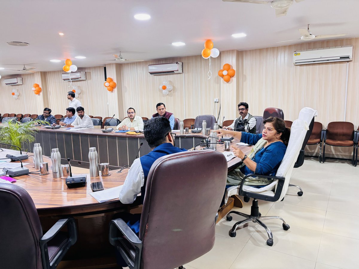 CdoBareilly's tweet image. मा० अपर मुख्य सचिव, अल्पसंख्यक कल्याण एवं मुस्लिम वक्फ विभाग, उप्र० शासन की अध्यक्षता में #छात्रवृत्ति, #MSDP, शादी अनुदान, #मदरसा आधुनिकीकरण, लंबित वाद, टर्म ऋणों की वसूली, IGRS पर प्राप्त शिकायतों एवं वक्फ संपत्ति आदि की मंडलीय समीक्षा बैठक में आवश्यक दिशा निर्देश दिए गए-