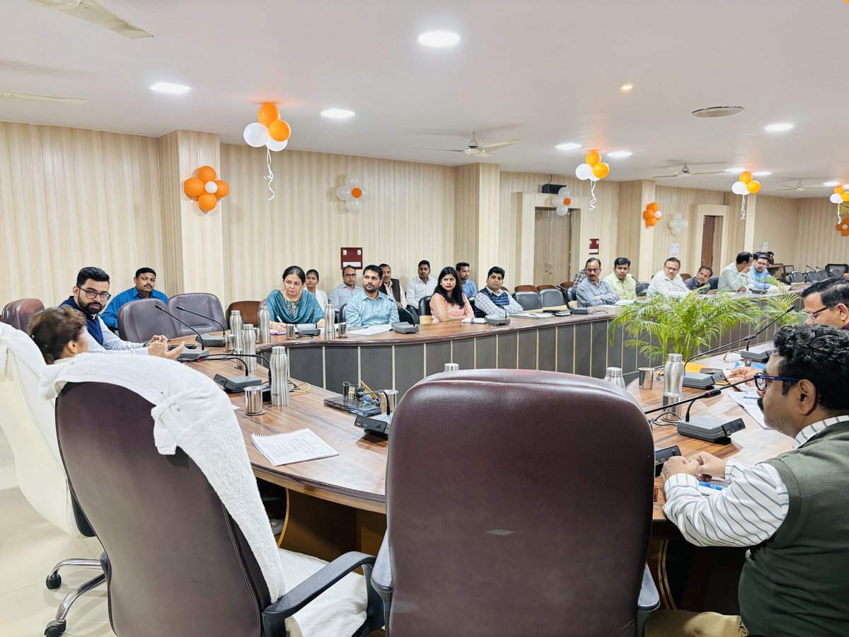 CdoBareilly's tweet image. मा० अपर मुख्य सचिव, अल्पसंख्यक कल्याण एवं मुस्लिम वक्फ विभाग, उप्र० शासन की अध्यक्षता में #छात्रवृत्ति, #MSDP, शादी अनुदान, #मदरसा आधुनिकीकरण, लंबित वाद, टर्म ऋणों की वसूली, IGRS पर प्राप्त शिकायतों एवं वक्फ संपत्ति आदि की मंडलीय समीक्षा बैठक में आवश्यक दिशा निर्देश दिए गए-