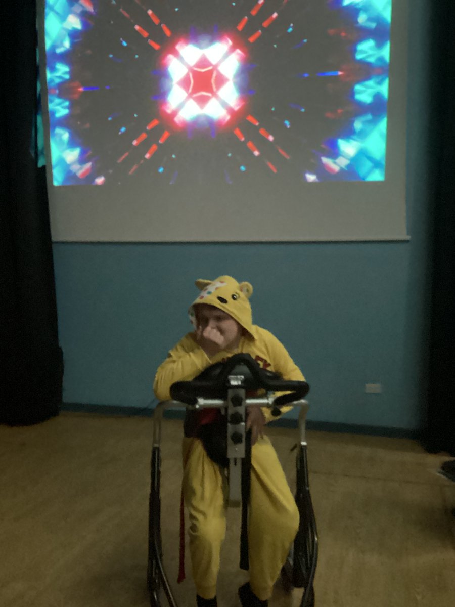 CGogarth's tweet photo. Hoffai’r cyngor ysgol cymeryd y cyfle hwn i ddiolch i bawb, yn rhieni, staff a myfyrwyr am helpu i godi arian tuag at Plant mewn Angen
Hyfryd oedd gweld pawb yn cymryd rhan yn y Ddawnsathon.

Y swm terfynol a chodwyd oedd £200. https://t.co/0RCK14pkGn