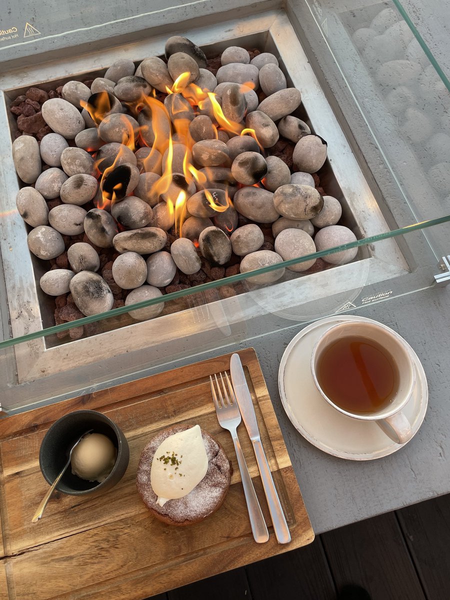 Uob5X's tweet photo. やっと秋を楽しめた…そんな夕暮れでした。
西宮マリーナのカフェレストラン、秋はテラスが最高だわ🍁
#西宮マリーナ #焚き火テラス
#CORALKITCHEN at cove.
#穴場のカフェ https://t.co/xKVqFQAlae