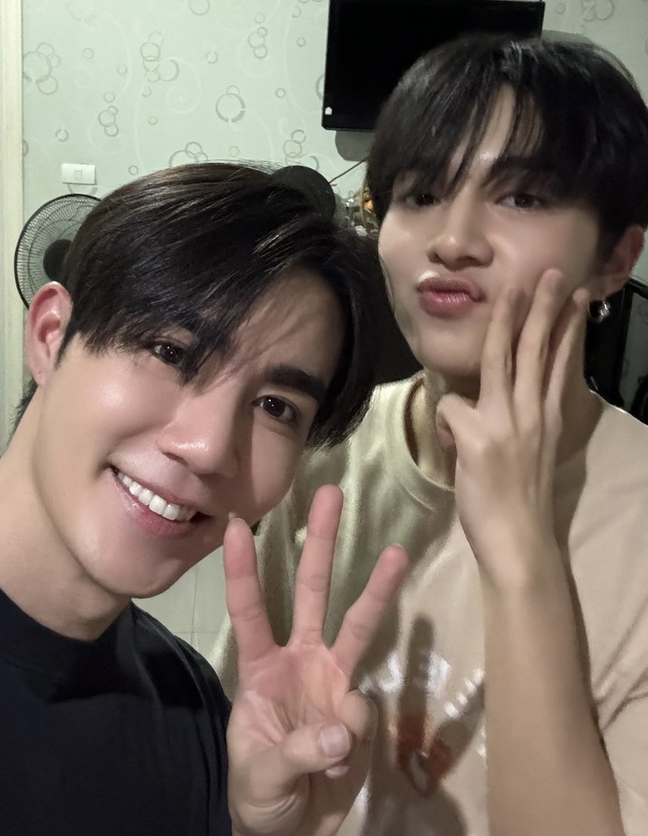 zee_pruk's tweet photo. 3 ปีแล้วที่รู้จักหนู ไวมาก หนูอย่าเพิ่งเบื่อเฮียนะ ทุกคนก็อย่าเพิ่งเบื่อกันนะครับ ลูกพึกลูกหนูร้องนะ ขอบคุณทุกคนที่อยู่ด้วยกันมา ผ่านร้อนผ่านหนาวมาด้วยกันเก่งมั่ก อยู่ไปกันอีก เป็นกำลังใจให้ทุกคนด้วยครับ #ZNN3rdAnniversary https://t.co/gpofzONSdn
