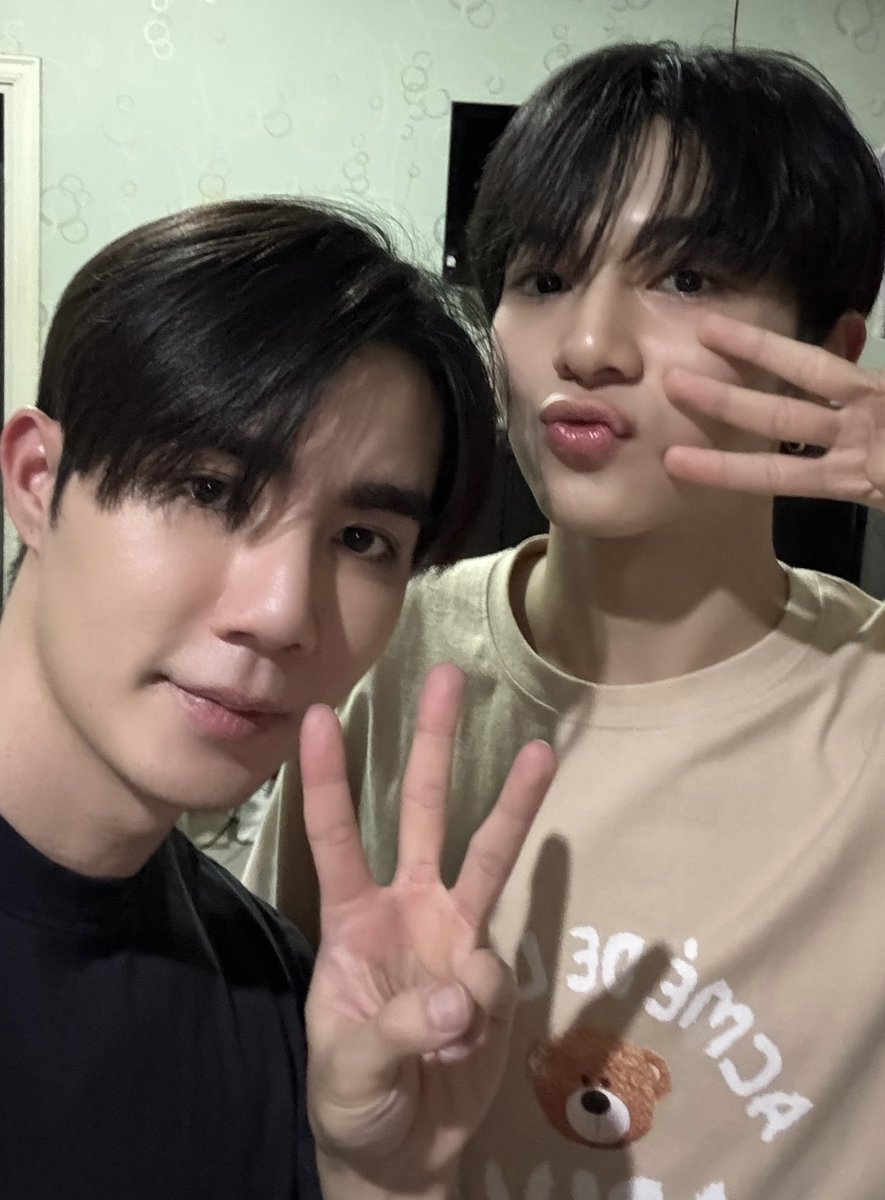 zee_pruk's tweet photo. 3 ปีแล้วที่รู้จักหนู ไวมาก หนูอย่าเพิ่งเบื่อเฮียนะ ทุกคนก็อย่าเพิ่งเบื่อกันนะครับ ลูกพึกลูกหนูร้องนะ ขอบคุณทุกคนที่อยู่ด้วยกันมา ผ่านร้อนผ่านหนาวมาด้วยกันเก่งมั่ก อยู่ไปกันอีก เป็นกำลังใจให้ทุกคนด้วยครับ #ZNN3rdAnniversary https://t.co/gpofzONSdn