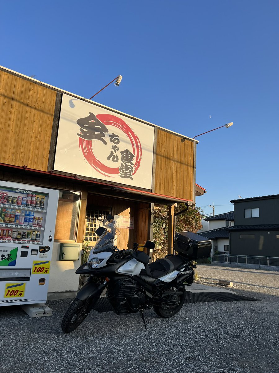 vst650xt's tweet photo. 今日は、店の定休日で仕入れもないので
相変わらずの休日出勤だが
バイクに久しぶりに乗って気分爽快👍
空気も引き締まっていて
冬の感じがたまらない😆 https://t.co/av8SCOclZe
